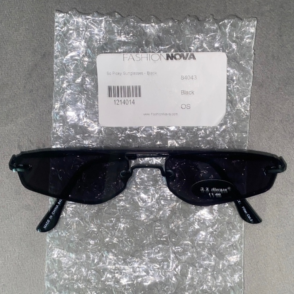 FASHION NOVA So Picky Black Sunglasses